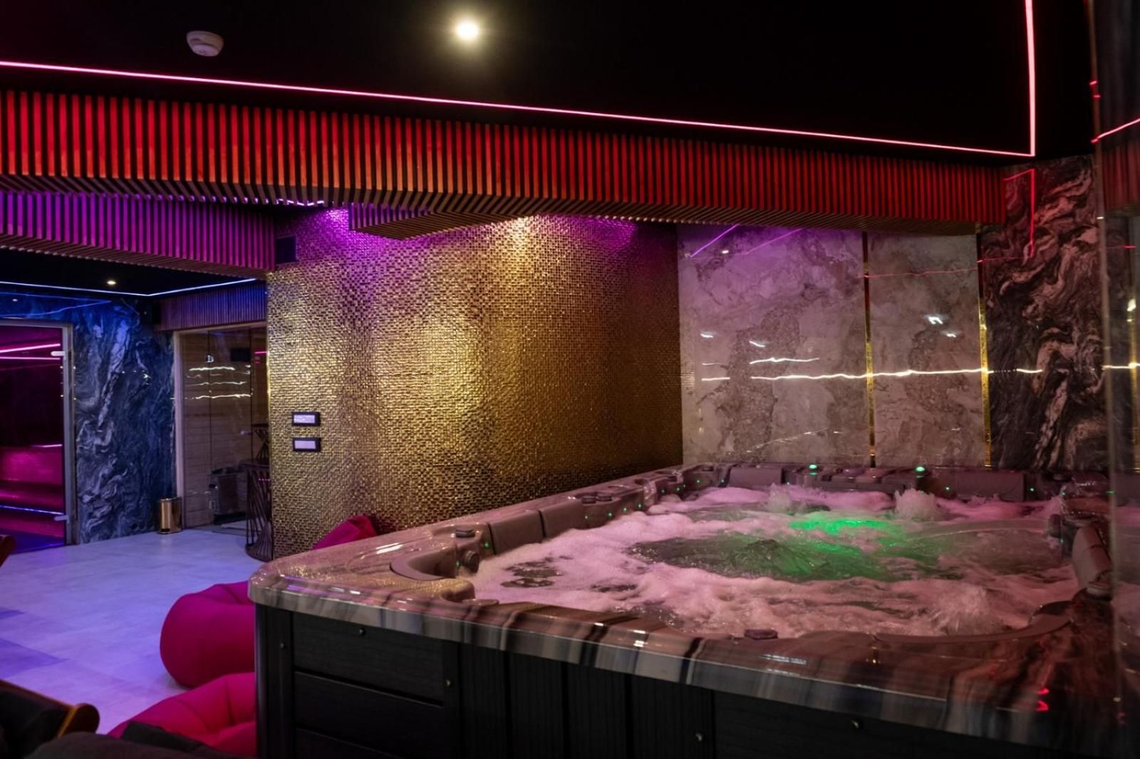Uve Residence & Spa Piatra Neamţ Dış mekan fotoğraf
